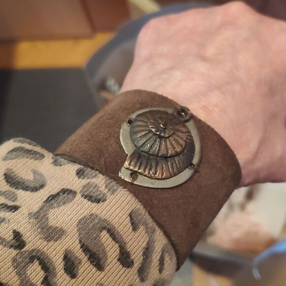 Bracelet Leather, Brand New with Adjustable Snaps! NWOT. - Picture 6 of 6